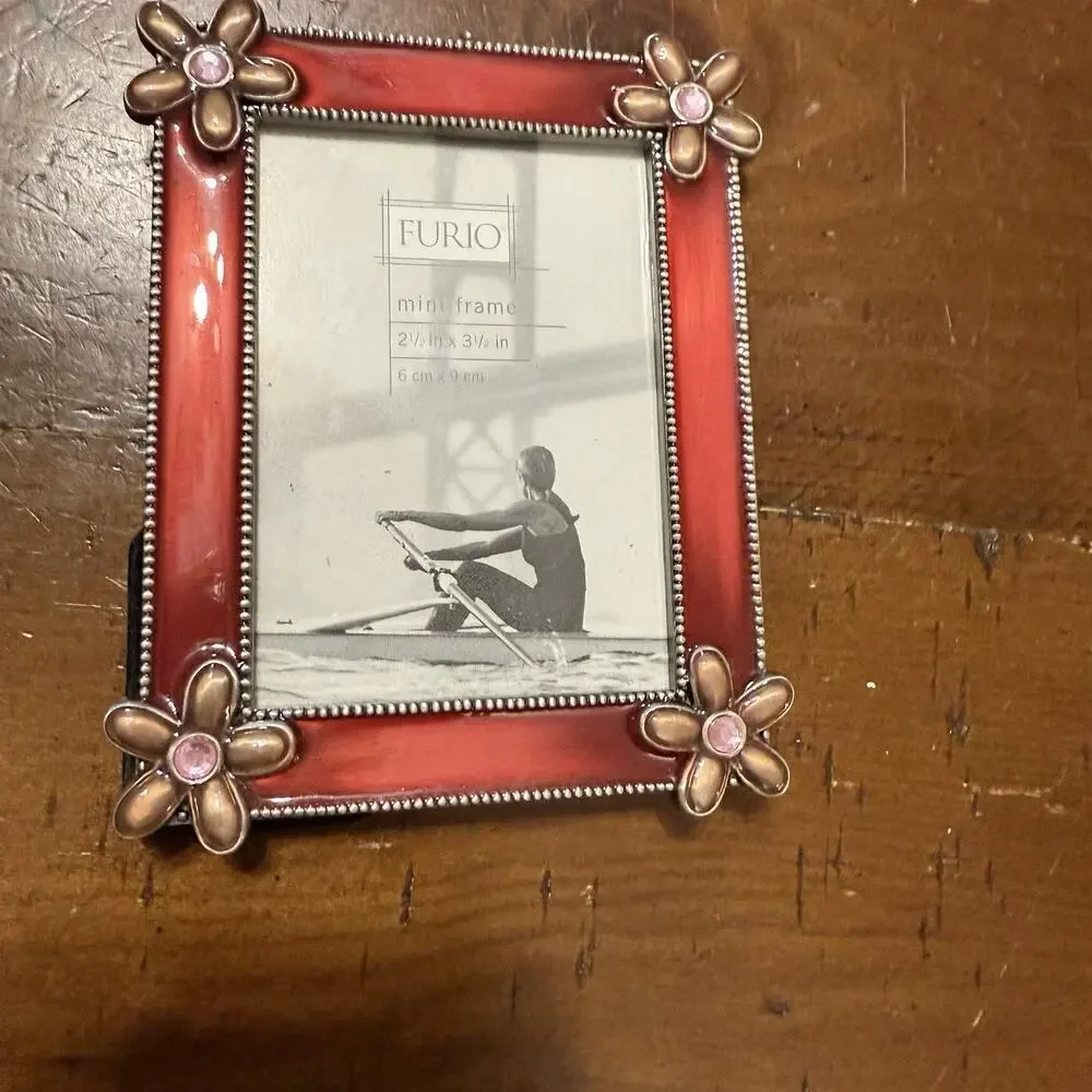 Furio Mini Metal Frame 2.5” x 3.5” Red Flower Frame Standing
